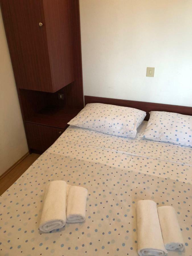 Apartments With Private Parking Baška Voda Kültér fotó
