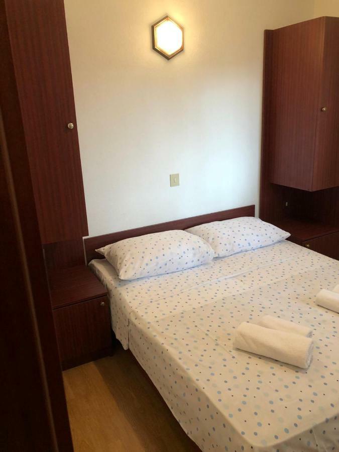 Apartments With Private Parking Baška Voda Kültér fotó
